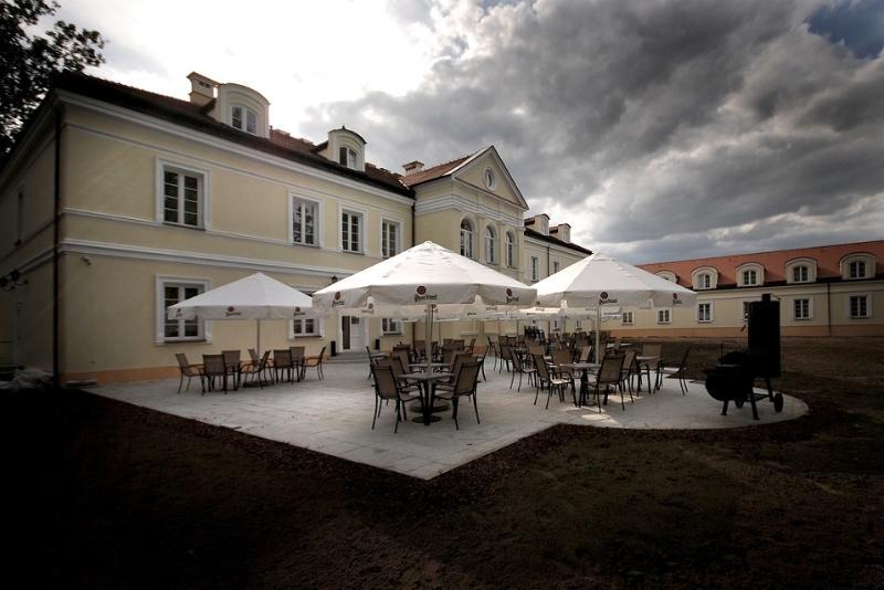 Hotel Sobienie Krolewskie Sobienie Szlacheckie Exterior foto